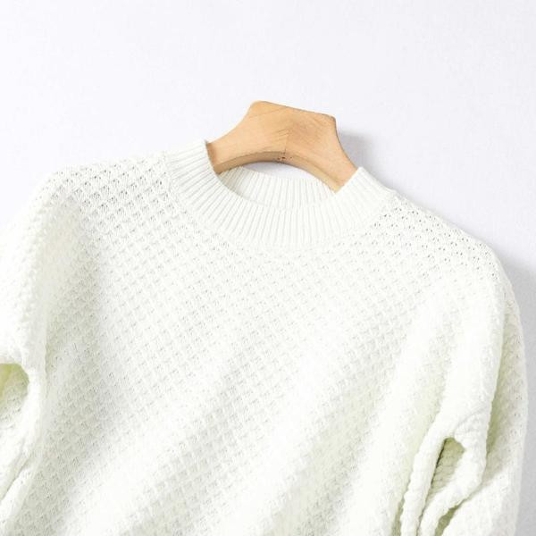 Μοντέρνο πουλόβερ με οβάλ ντεκολτέ