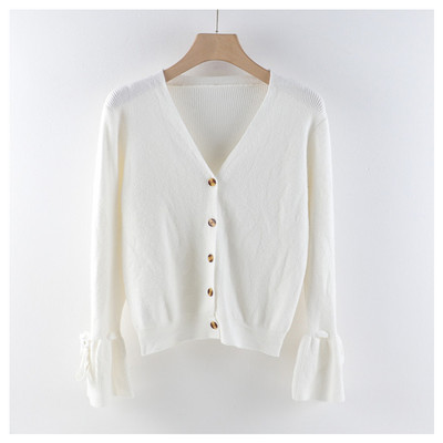 Moodne naiste vest spitsikaelusega ja lootosevarrukatega