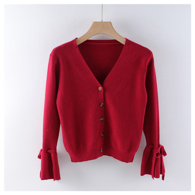 Moodne naiste vest spitsikaelusega ja lootosevarrukatega