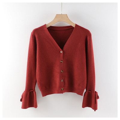 Moodne naiste vest spitsikaelusega ja lootosevarrukatega