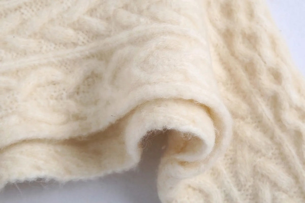 Μοντέρνο κοντό πουλόβερ με κολάρο 