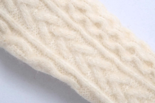 Μοντέρνο κοντό πουλόβερ με κολάρο 