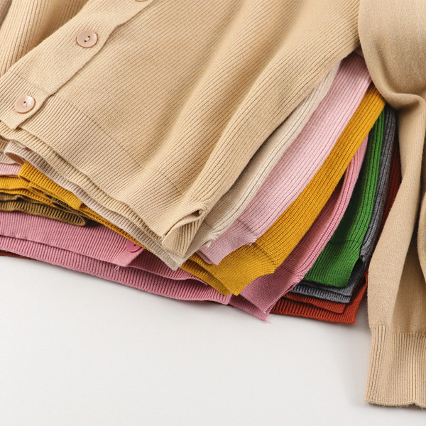 Moodne naiste vest ovaalse kaelusega ja pikkade varrukatega