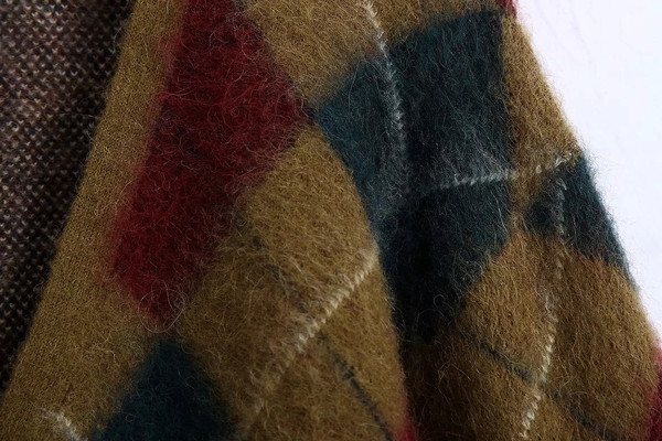 Μοντέρνα γυναικεία καρό ζακέτα με κουμπιά και ντεκολτέ