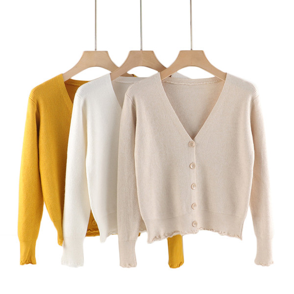 Γυναικεία ζακέτα με λαιμόκοψη και κουμπιά