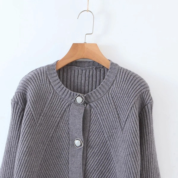 Moodne rebenenud motiivide ja nööpidega vest