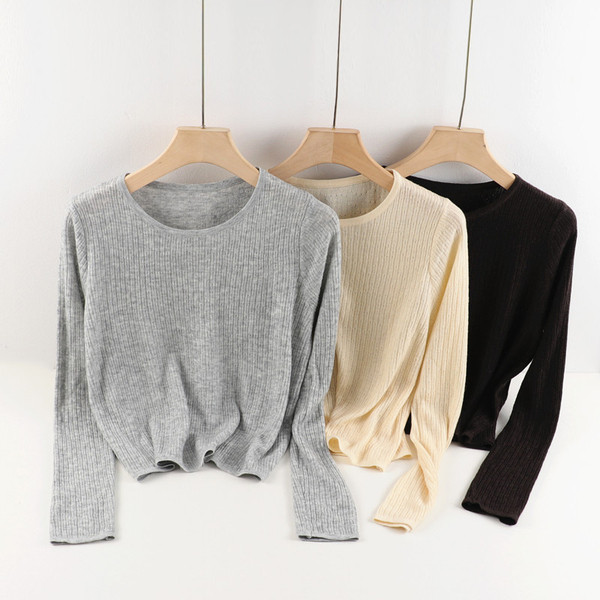 Γυναικείο casual πουλόβερ - με οβάλ ντεκολτέ και μακριά μανίκια