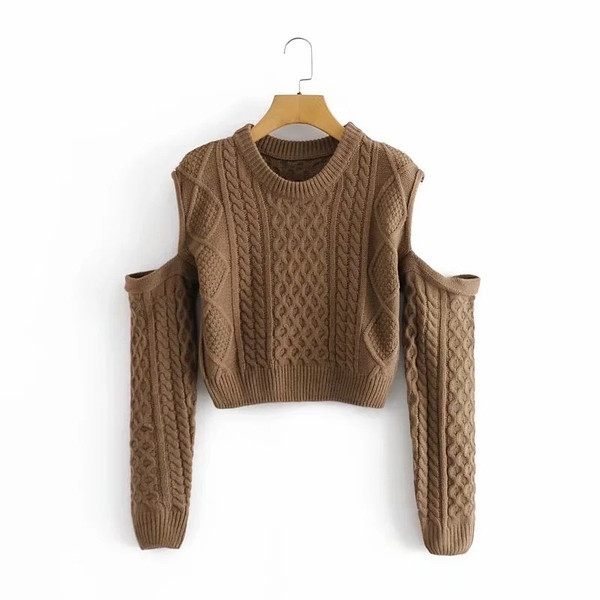 Μοντέρνο πουλόβερ με οβάλ ντεκολτέ και γυμνούς ώμους