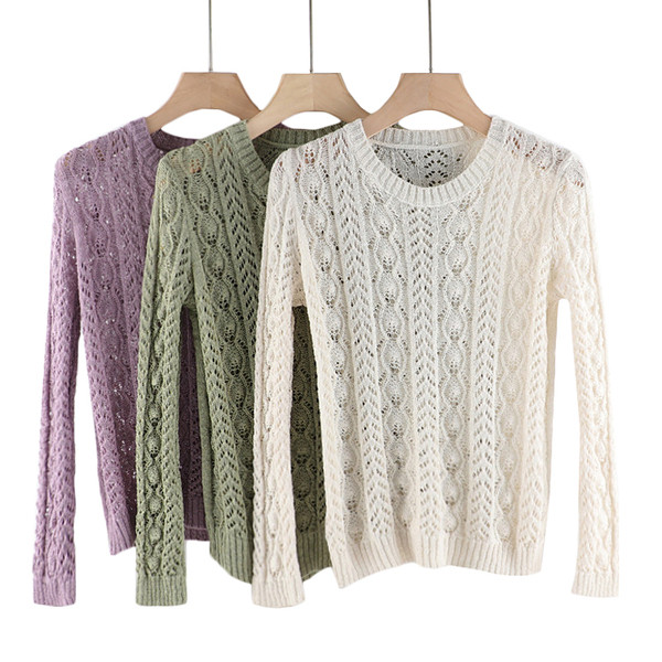 Μοντέρνο πλεκτό πουλόβερ με οβάλ ντεκολτέ