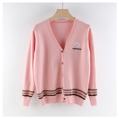 Γυναικεία ζακέτα με λαιμόκοψη και κεντήματα πέρλες