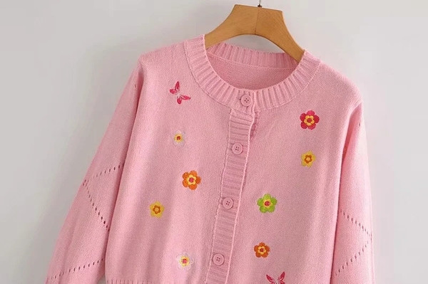 Lühike tikandiga sügiskardigan