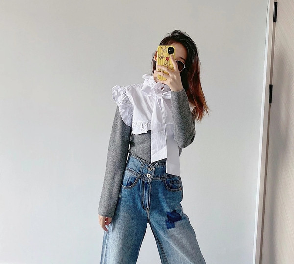 Γυναικείο πουλόβερ με μεγάλο γιακά και κορδέλα