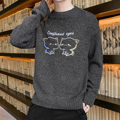 Ανδρικό πουλόβερ με κεντήματα και χαμηλό γιακά