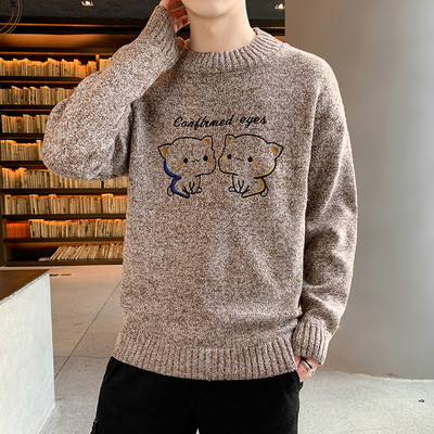 Ανδρικό πουλόβερ με κεντήματα και χαμηλό γιακά