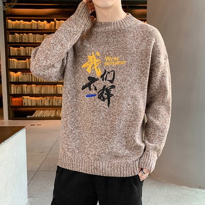 Ανδρικό πουλόβερ με κεντήματα και χαμηλό γιακά