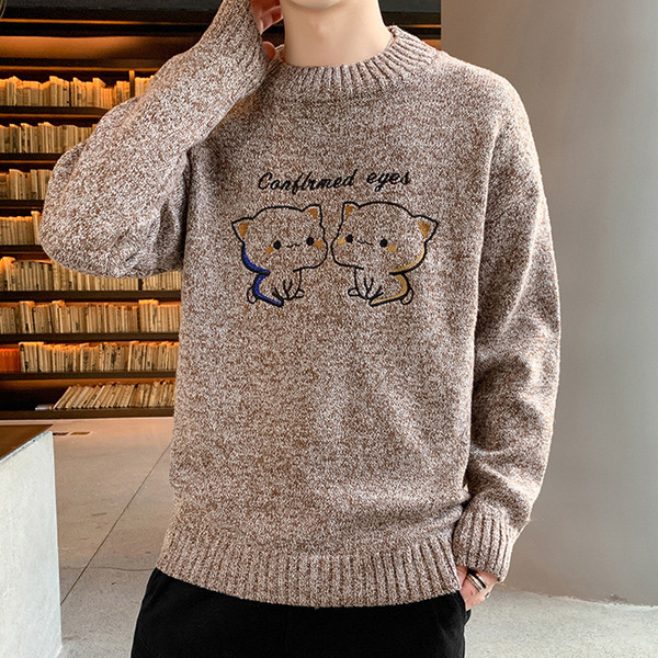 Ανδρικό πουλόβερ με κεντήματα και χαμηλό γιακά