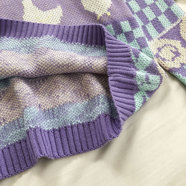 Πολύχρωμο γυναικείο πουλόβερ με οβάλ ντεκολτέ και μακριά μανίκια