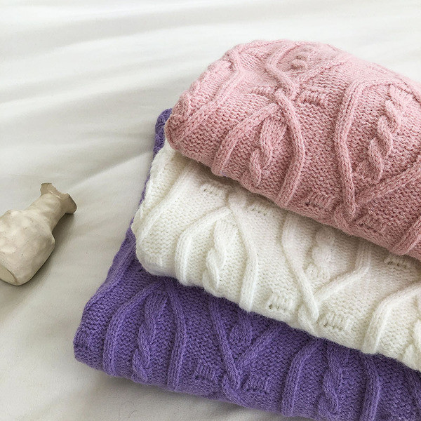 Talvine kootud ümara kaelusega naiste kampsun