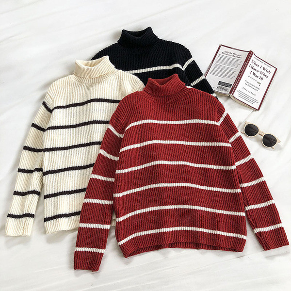 Ριγέ γυναικείο πουλόβερ με υψηλό γιακά