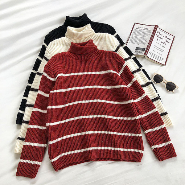 Ριγέ γυναικείο πουλόβερ με υψηλό γιακά