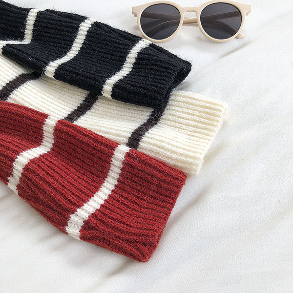 Ριγέ γυναικείο πουλόβερ με υψηλό γιακά