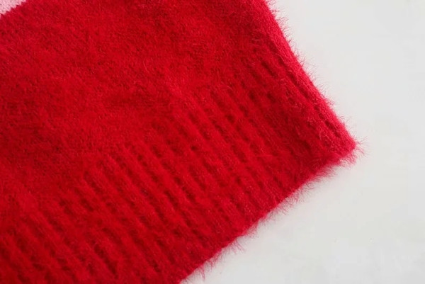 Lihtne triibuline ovaalse kaelusega kampsun