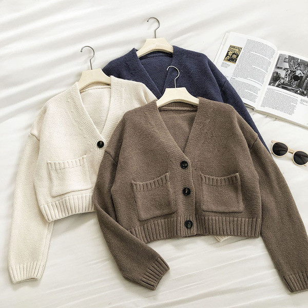 Καθημερινή μοντέρνα γυναικεία ζακέτα  με τσέπες και λαιμόκοψη