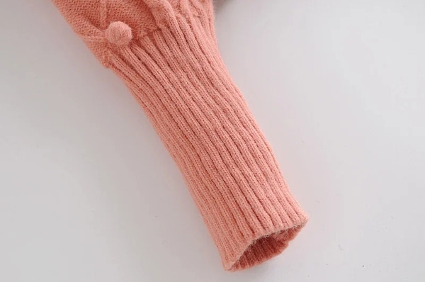 Kaasaegne vabaaja vest spitsikaela ja nööpidega