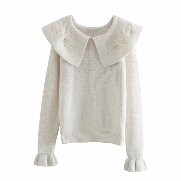 Γυναικείο πουλόβερ με μεγάλο γιακά και κέντημα