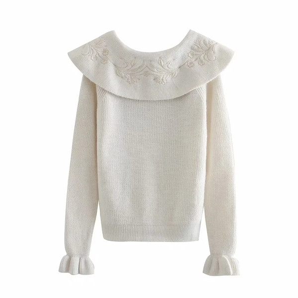 Γυναικείο πουλόβερ με μεγάλο γιακά και κέντημα