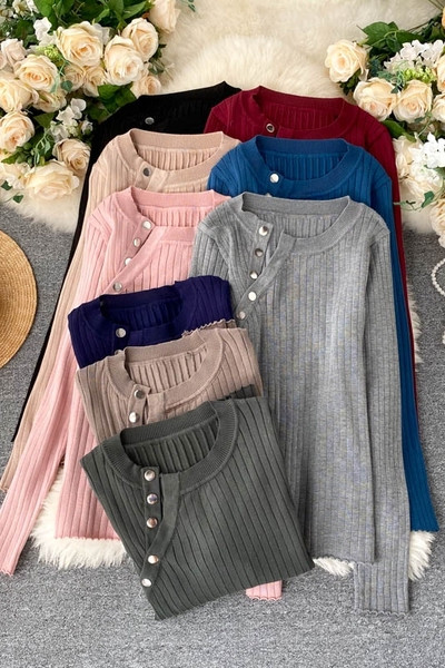 Naiste vabaaja kampsun nööpide ja ümara kaelusega