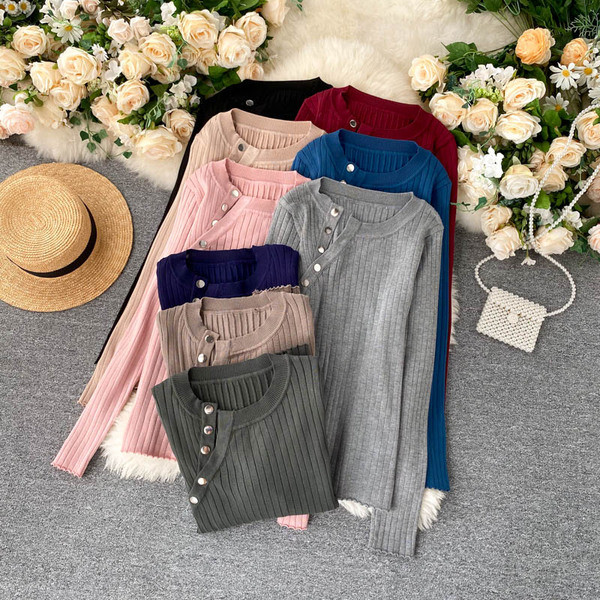 Naiste vabaaja kampsun nööpide ja ümara kaelusega