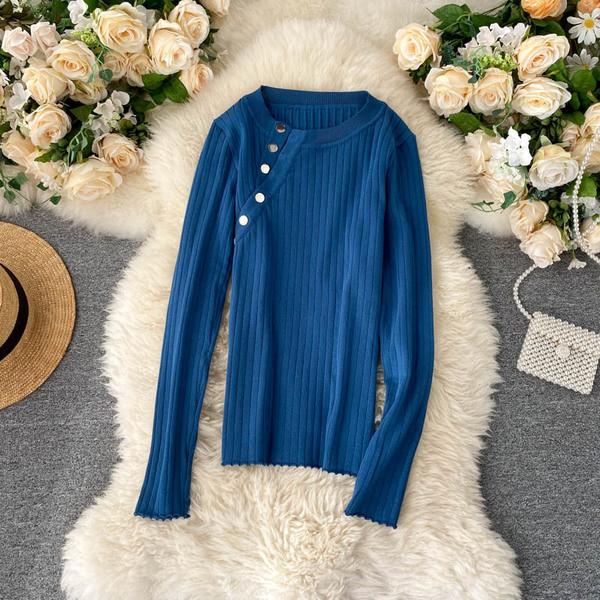 Naiste vabaaja kampsun nööpide ja ümara kaelusega