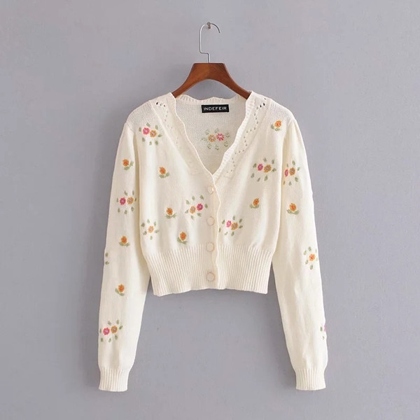 Lühike tikandi ja lokkidega kardigan