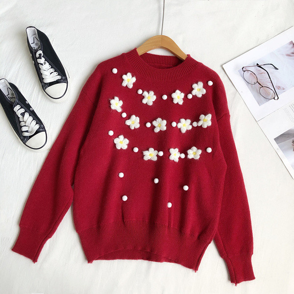 Μοντέρνο γυναικείο πουλόβερ με τρισδιάστατα στοιχεία και οβάλ ντεκολτέ