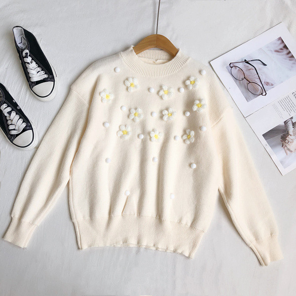 Μοντέρνο γυναικείο πουλόβερ με τρισδιάστατα στοιχεία και οβάλ ντεκολτέ