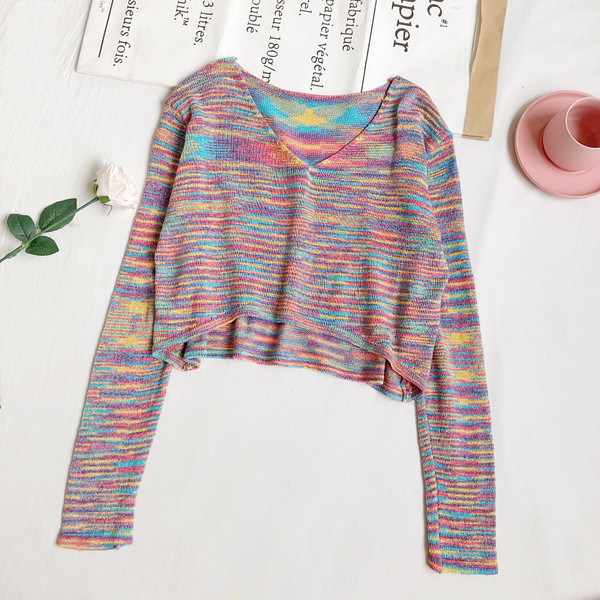 Värviline naiste kampsun pikkade varrukatega ja spitsikaelusega