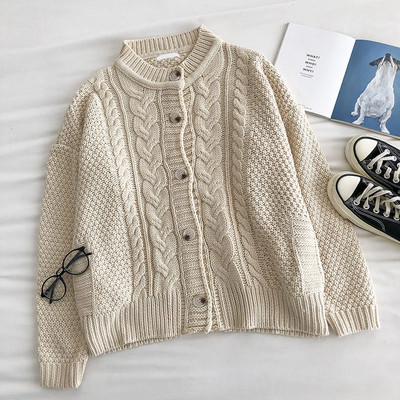 Καθημερινή μοντέρνα γυναικεία ζακέτα με χαμηλό γιακά και κουμπιά