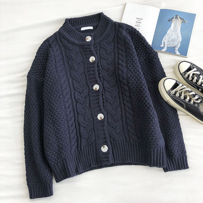 Καθημερινή μοντέρνα γυναικεία ζακέτα με χαμηλό γιακά και κουμπιά