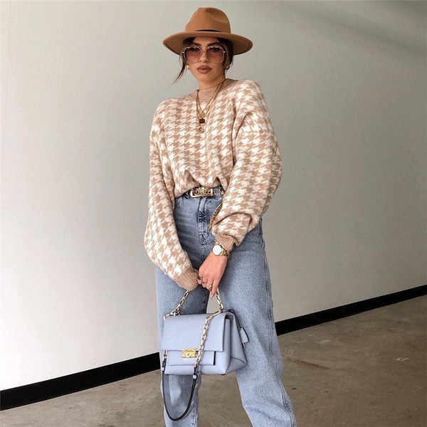 Κομψό γυναικείο πουλόβερ με οβάλ ντεκολτέ και φαρδιά μανίκια