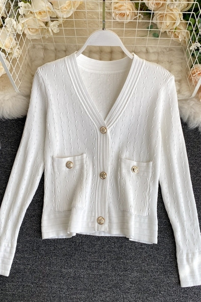 Γυναικεία ζακέτα με χρυσά κουμπιά και τσέπη