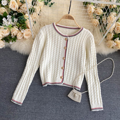 Πλεκτή γυναικεία ζακέτα με χρυσά κουμπιά