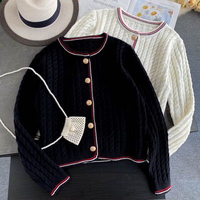 Πλεκτή γυναικεία ζακέτα με χρυσά κουμπιά