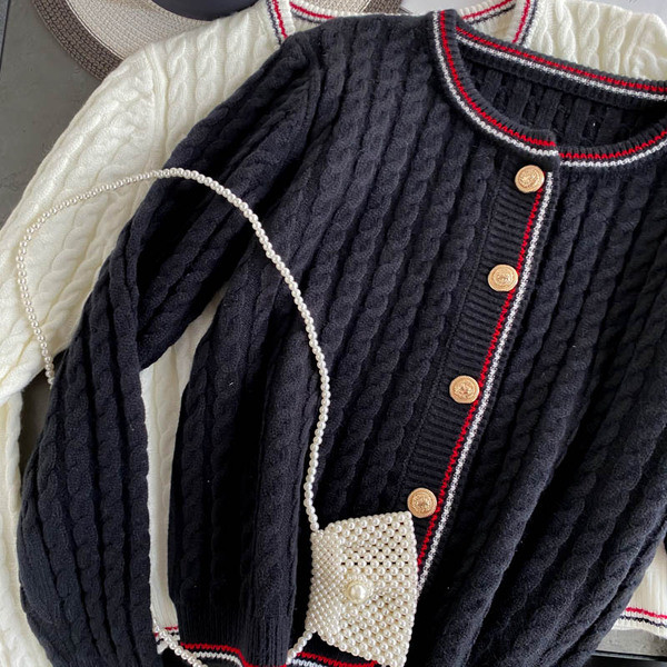 Πλεκτή γυναικεία ζακέτα με χρυσά κουμπιά