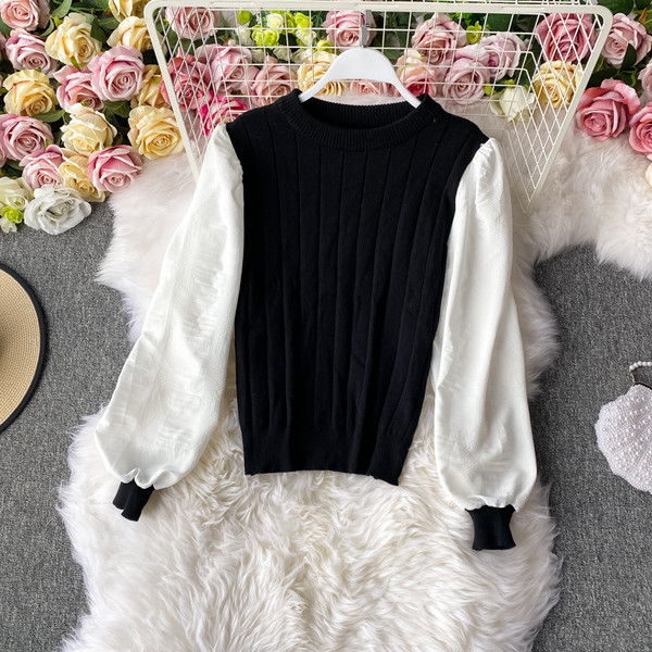 Γυναικείο πουλόβερ με οβάλ ντεκολτέ και μανίκια από τούλι