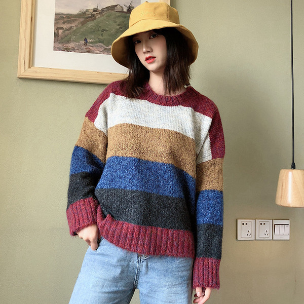 Γυναικείο ριγέ πουλόβερ με στρογγυλή λαιμόκοψη και μακριά μανίκια