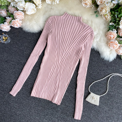 Γυναικείο πουλόβερ μοντέρνο με χαμηλό γιακά