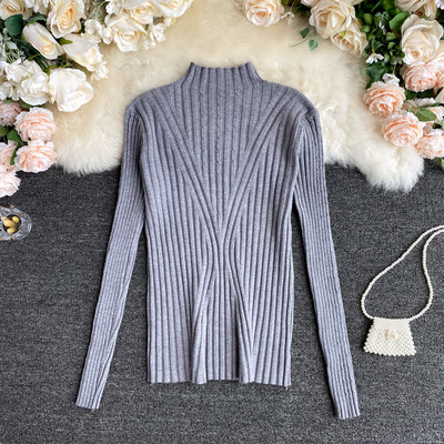 Γυναικείο πουλόβερ μοντέρνο με χαμηλό γιακά