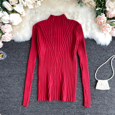 Γυναικείο πουλόβερ μοντέρνο με χαμηλό γιακά