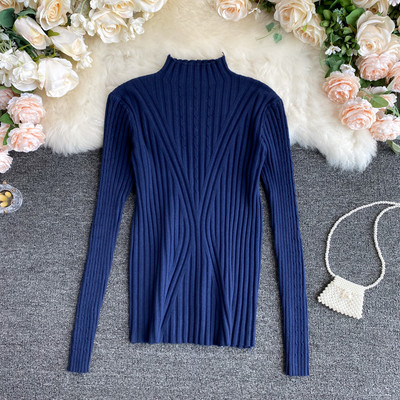 Γυναικείο πουλόβερ μοντέρνο με χαμηλό γιακά